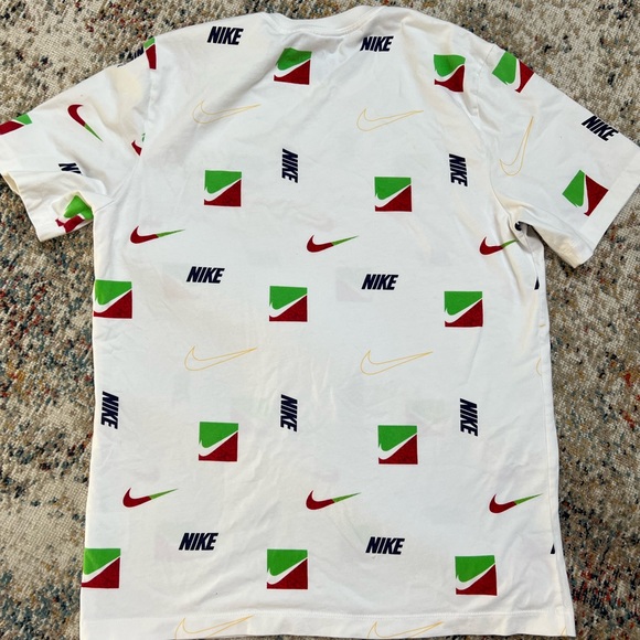 Men’s Nike Tee - Picture 5 of 6
